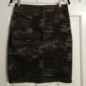 Loft camo skirt